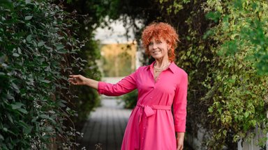 Vieną iš trijų mylimųjų suvaidinusi aktorė Redita Dominaitytė: meilės tema teatre egzistuos, kol Žemėje bus žmonių