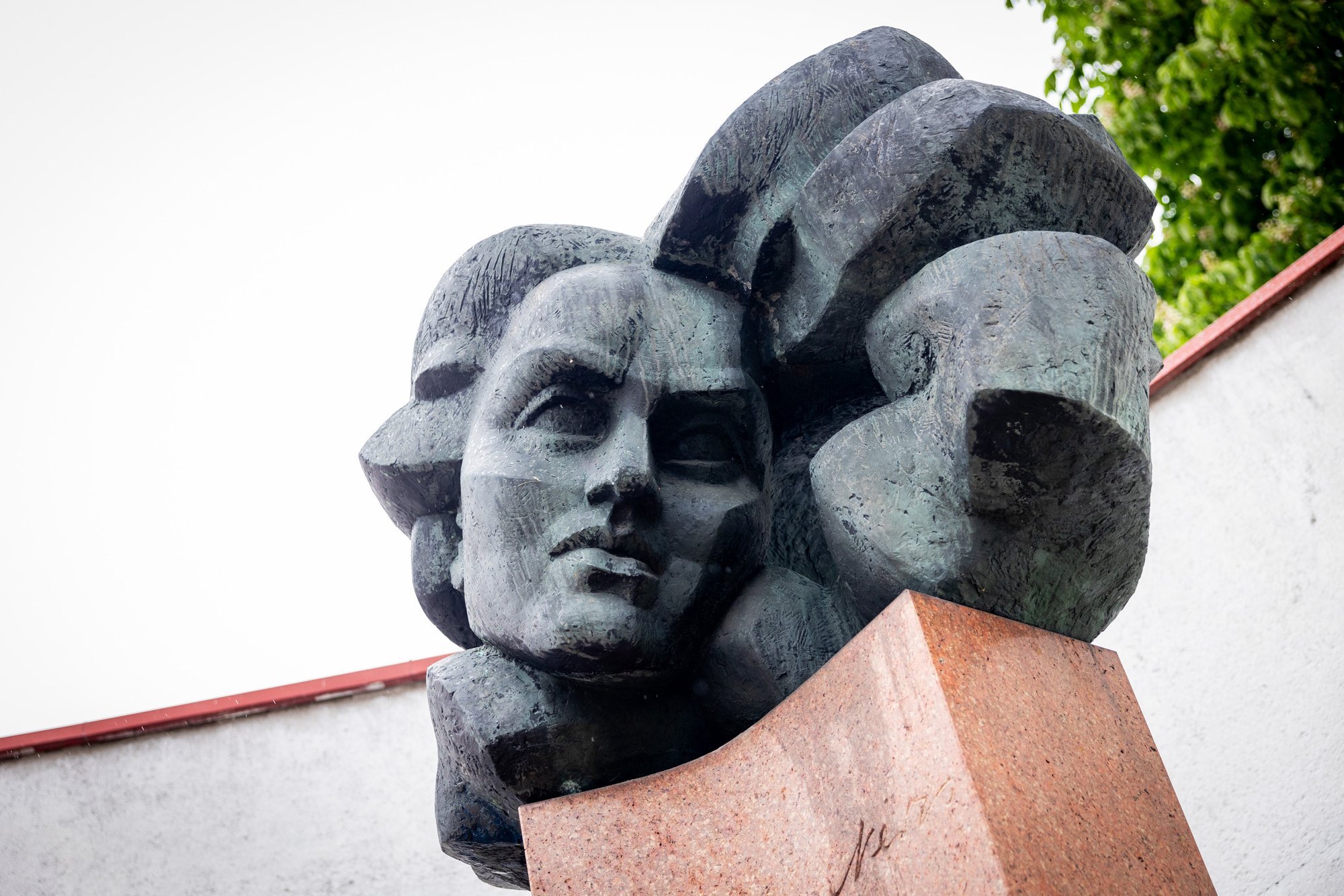 Most Lithuanians Favor Keeping Nėris Monument in Vilnius