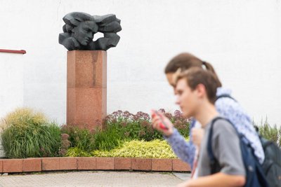 Salomėjos Nėries paminklas