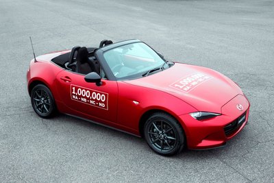 Keturios "Mazda MX-5" kartos