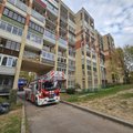 Vilniuje iš gaisro išgelbėtas dvylikametis berniukas, bute užtroško du katinai 