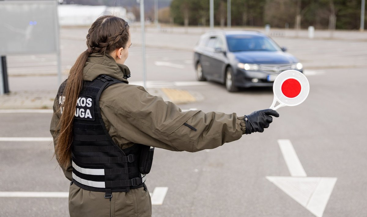Demonstracinis Aplinkos apsaugos departamento automobilių taršos patikrinimas Vilniuje