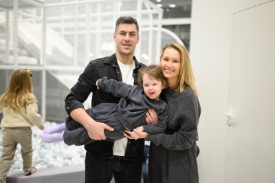 Justinas Jankevičius su Greta Mikalauskyte ir sūnumi Leonu