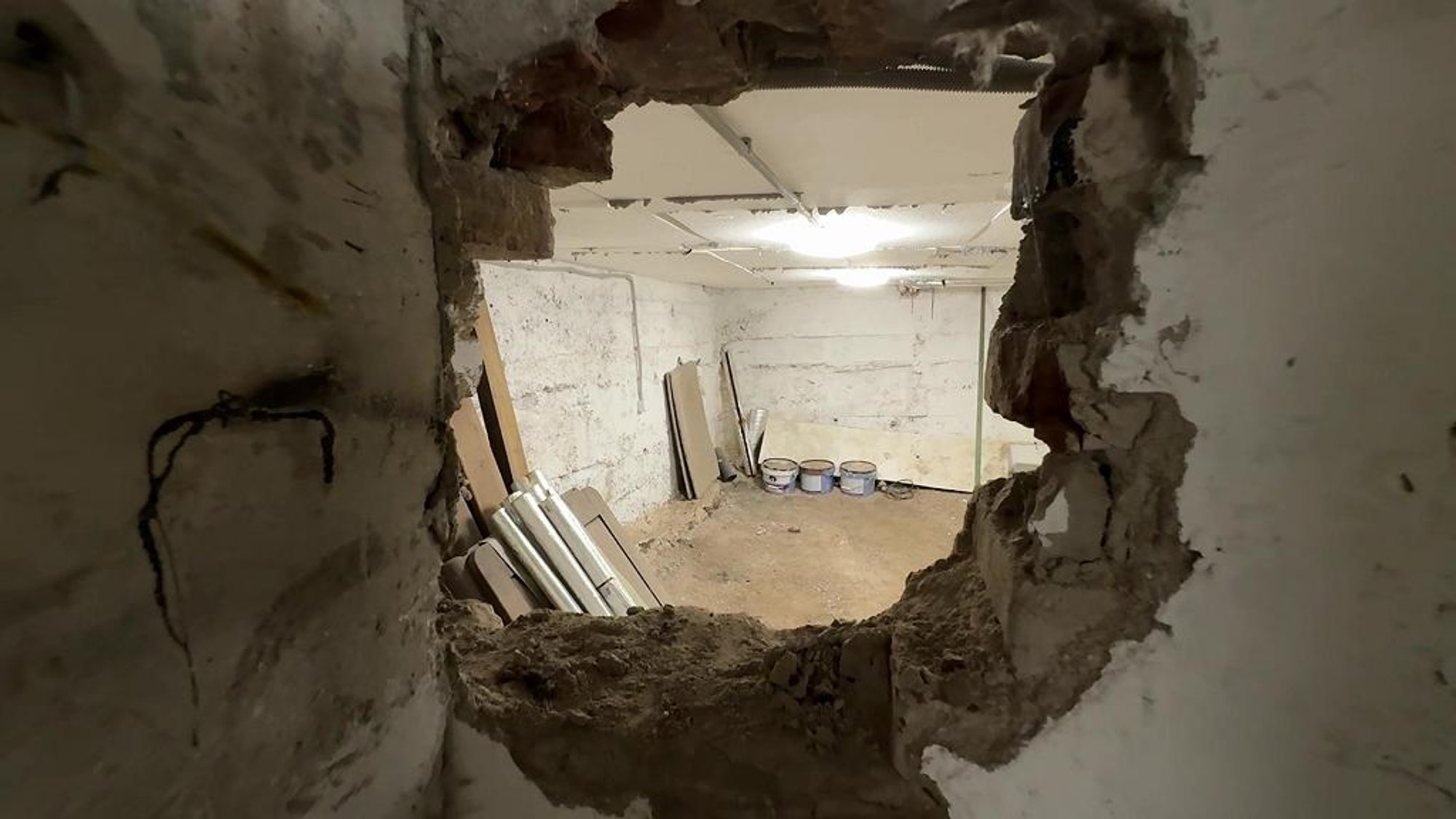 Kaunas Apartment Residents Build 10,000 Euro Shelter in Basement