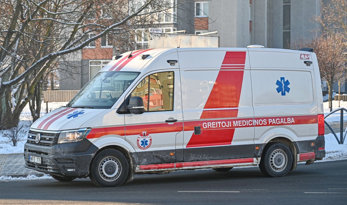 Į iškvietimą vykstantys greitosios medikai prie drabužių turės pritvirtintas vaizdo kameras, kokiomis naudojasi policijos pareigūnai.