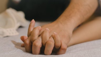 Santykių tipas, kuris tinka tikrai ne kiekvienai porai: išbandę sako, kad ryšys tik sustiprėjo