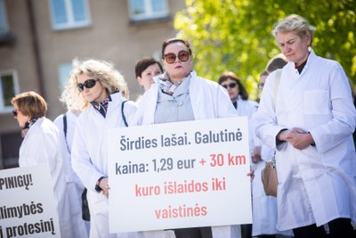 Protesto akcija „Nenurenkite vaistinės chalato“