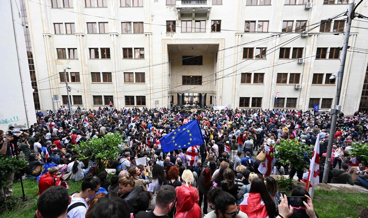 Protestai prie Sakartvelo parlamento