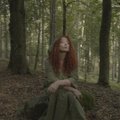 Naujausias Rasos Kaušiūtės klipas – tarsi lietuvių mitologinė sakmė: atlikėja užburia