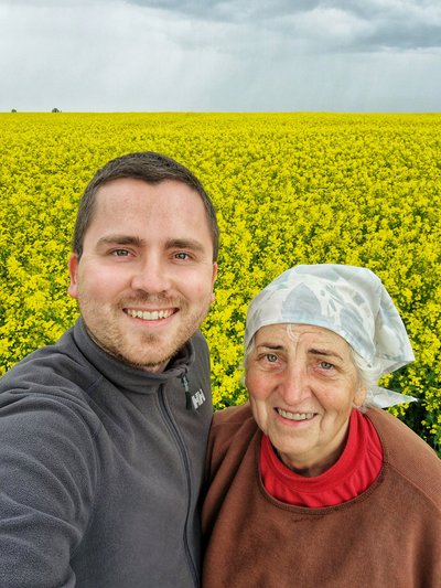 Romas Gaučas su močiute Biruta Stankevičiene