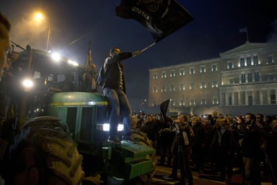 Protestuojantys graikų ūkininkai Atėnuose susirėmė su policija