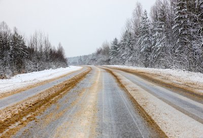 Ant kelių barstoma druska kelia daug klausimų - ar nekenkiama aplinkai?