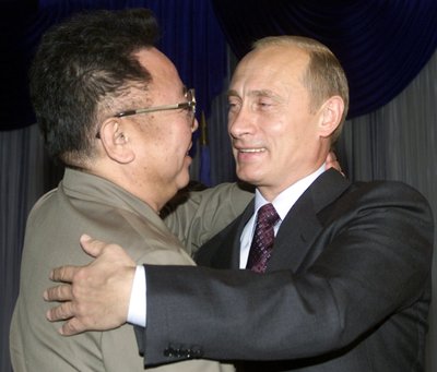 Vladiiras Putinas su Kim Jong-ilu 2002 metais