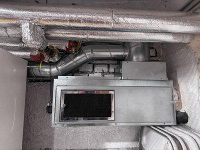 Priedanga sename daugiabutyje 