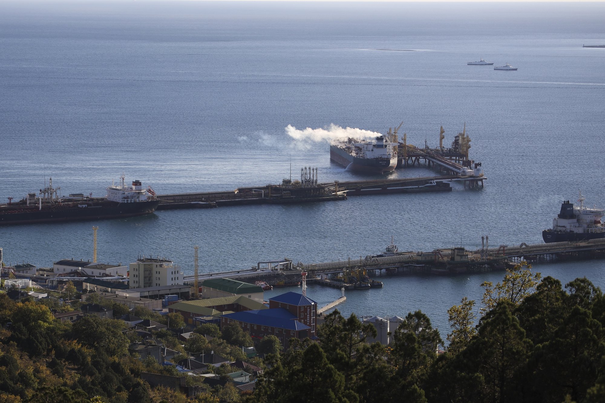 Bloomberg: Russia's Largest Black Sea Oil Terminal Halts Operations