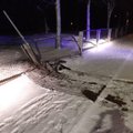 Joniškio rajone girtas vairuotojas rėžėsi į tvorą 