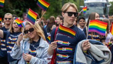 Siūlymą skirti baudas apie LGBTQ skelbiančioms ugdymo įstaigoms Seimo komitetas laiko antikonstituciniu