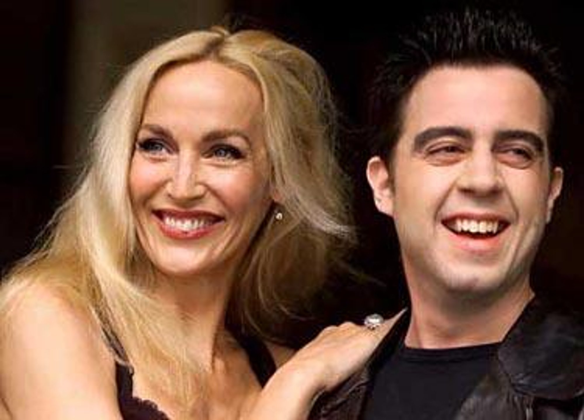 Hall debiutą teatre kritikai sumalė į miltus - Delfi veidai