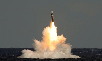 Raketos Trident II paleidimas iš povandeninio laivo