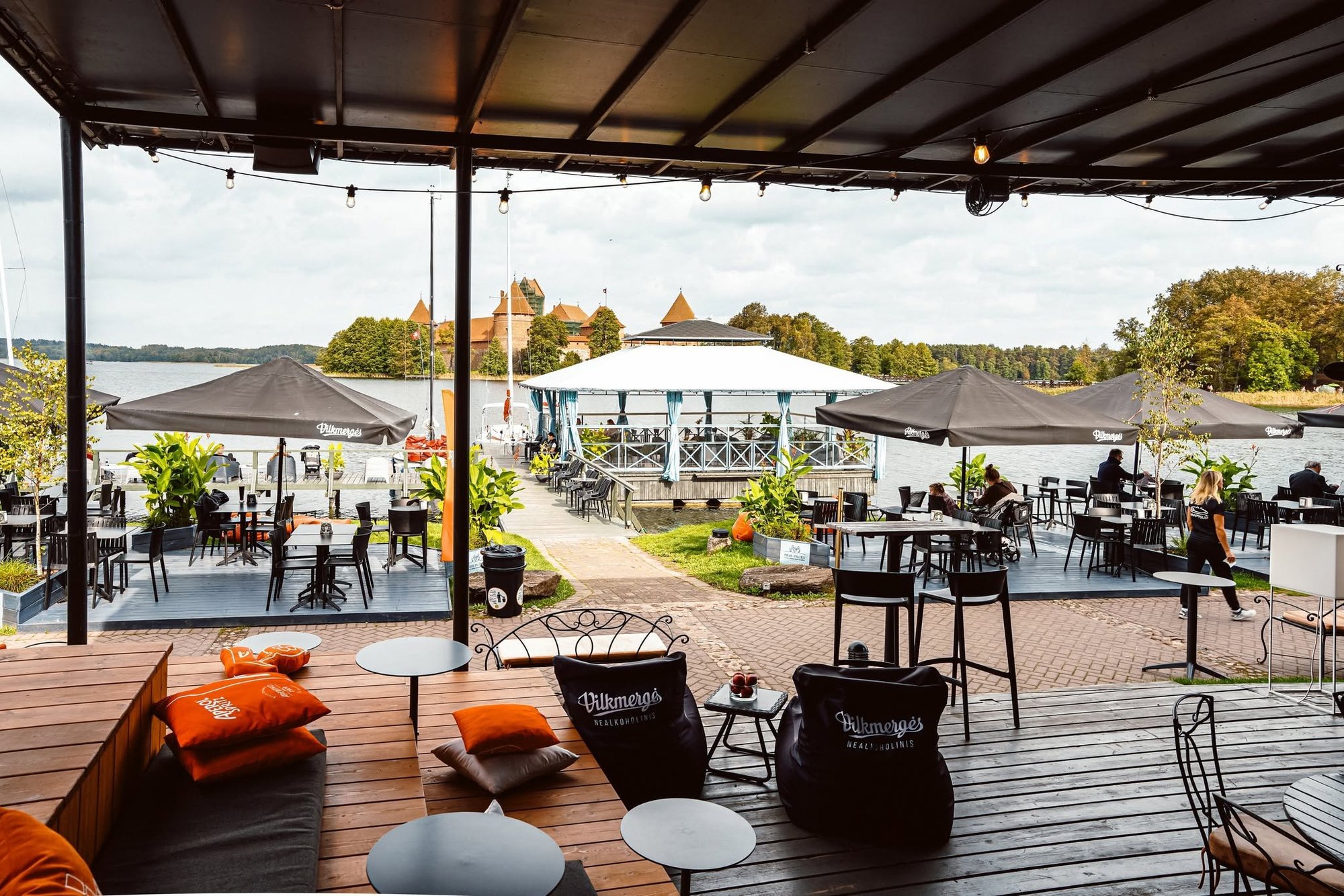 Knees in the water, cocktail in hand: BONA on the water is now open