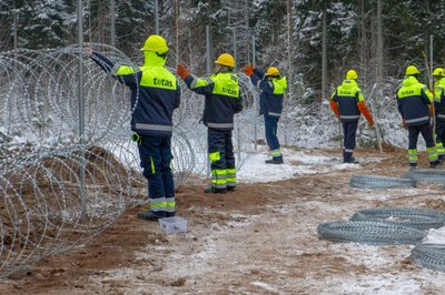 Pasienyje su Baltarusija pradėti fizinio barjero antrojo etapo įrengimo darbai