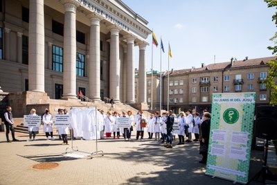 Protesto akcija „Nenurenkite vaistinės chalato“