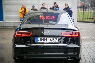 Nauja nežymėta policijos "Audi"