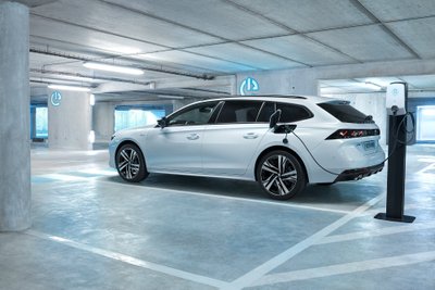 "Peugeot 508 Hybrid"