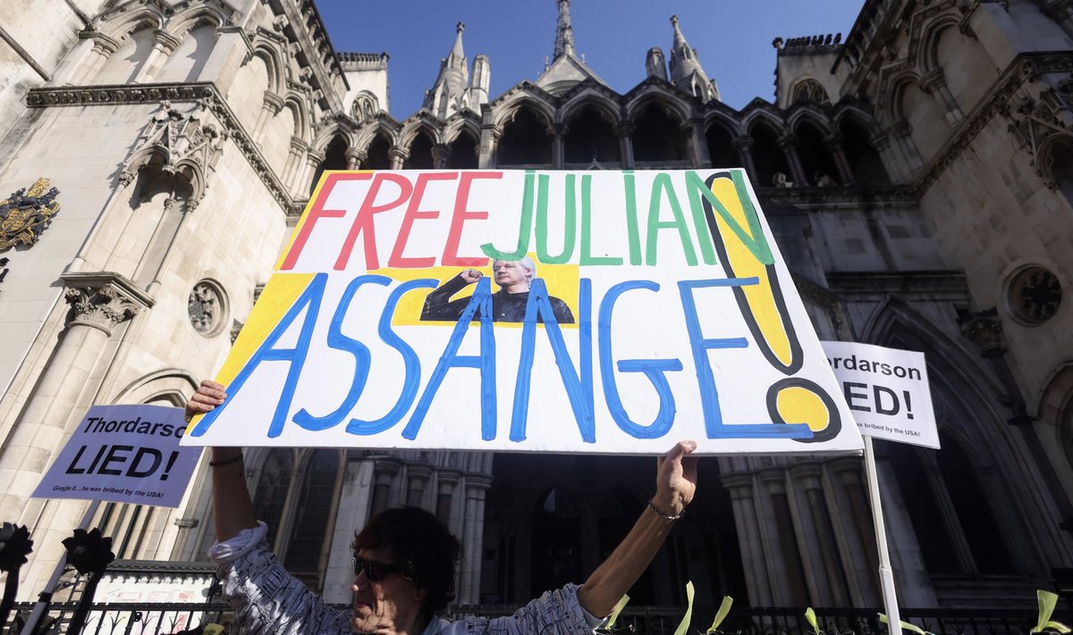 Julianas Assange'as laimėjo teisę pateikti apeliaciją prieš jo išdavimą JAV