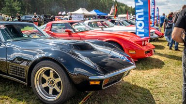 Nepraleiskite: amerikietiškų automobilių mėgėjų sąskrydis „American Spirit“
