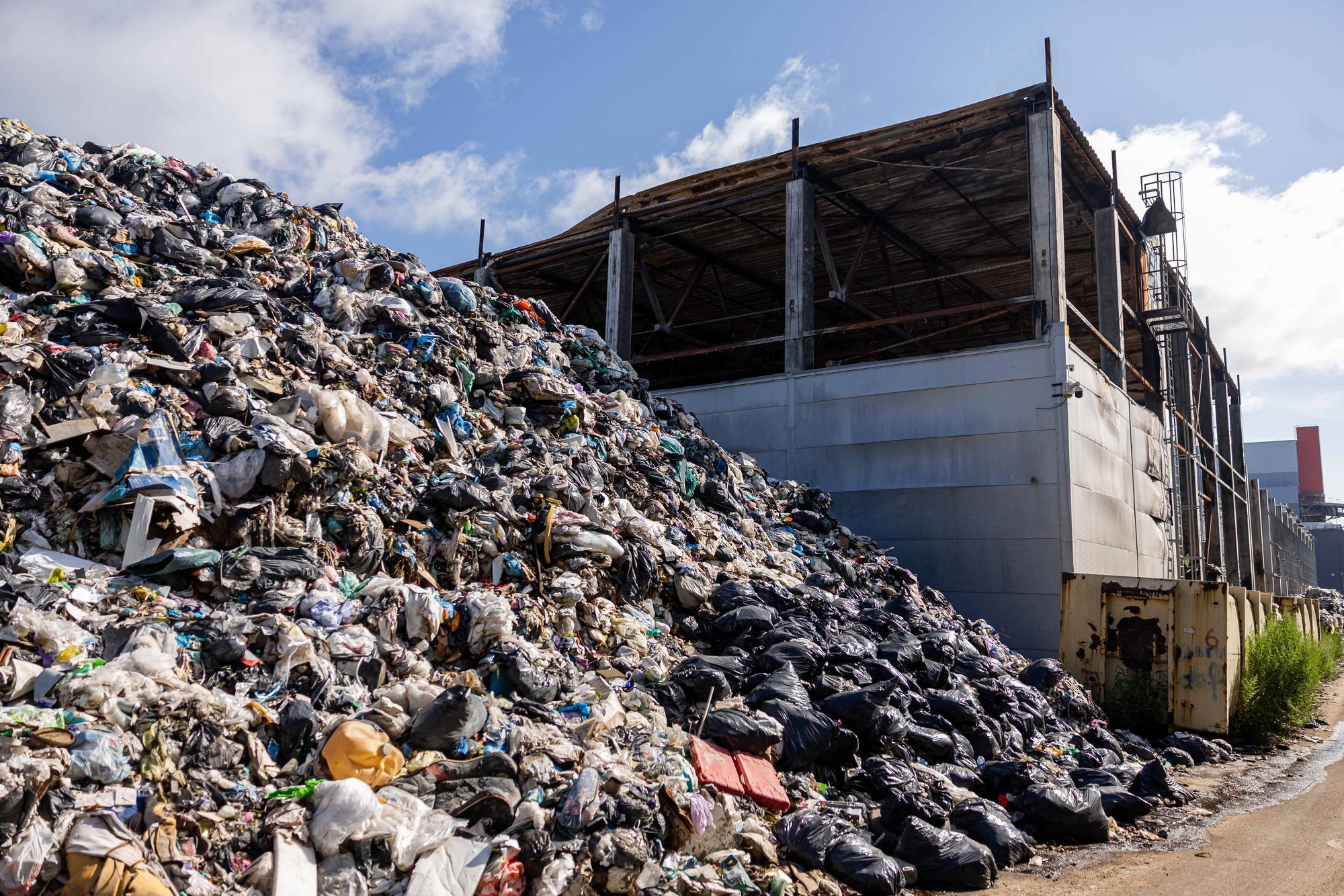 Lithuanian Audit Committee to Convene Extraordinary Session on Waste Management Plan Amid Contract Dispute