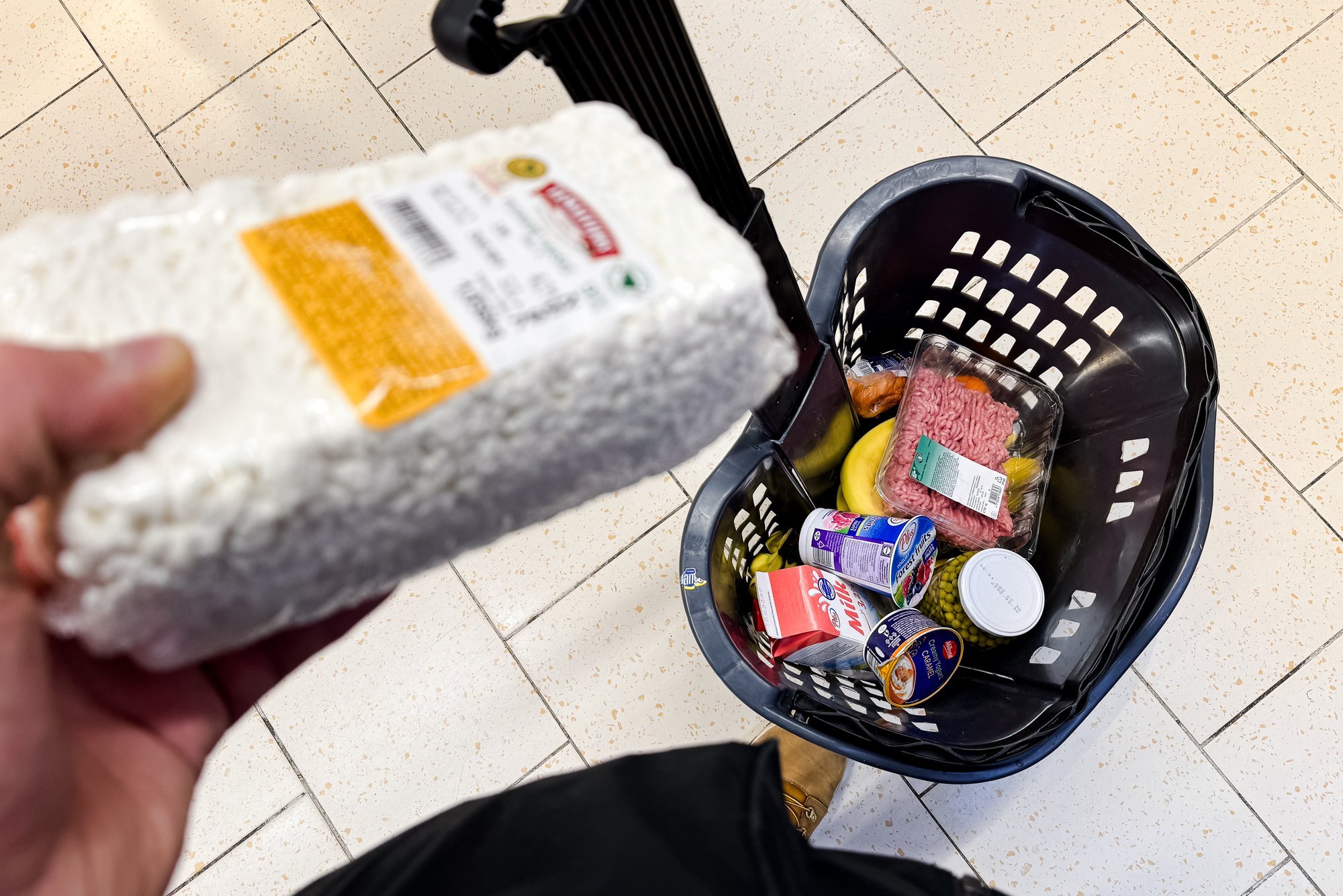 Near-expiry products in Estonia not always cheapest, consumers find