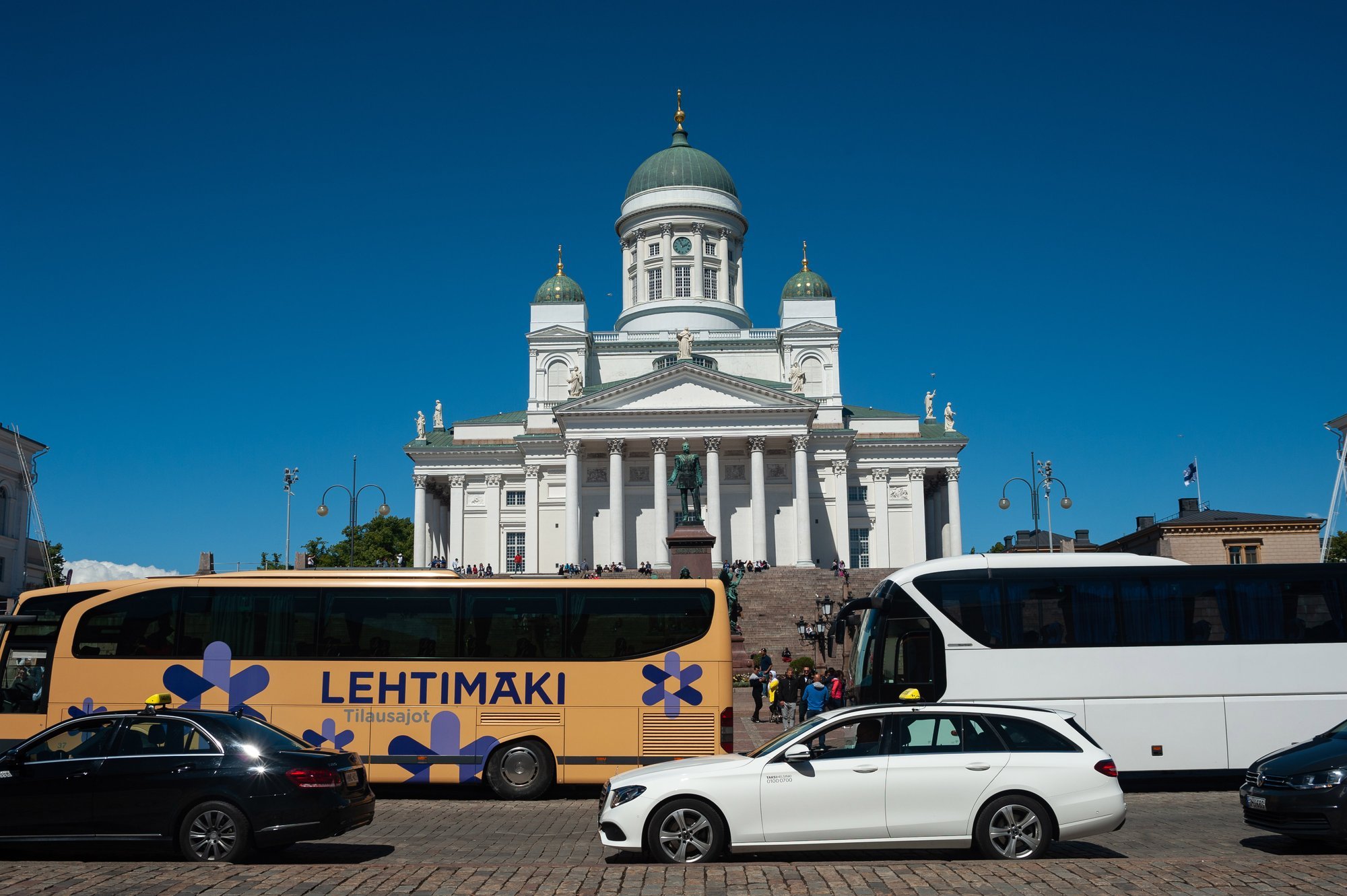 Girtas suomis pagrobė autobusą ir vežiojo keleivius – pričiuptas gyrėsi ...