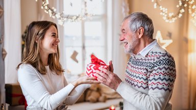 Trūksta idėjų? Štai ką galite padovanoti savo tėčiui, sesei, uošvei ir kitiems artimiesiems