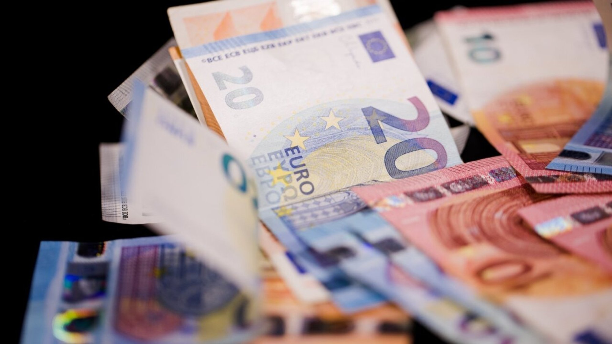 Salaries in Latvia revealed: Lithuanians can only sympathize