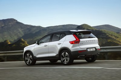 "Volvo XC40"