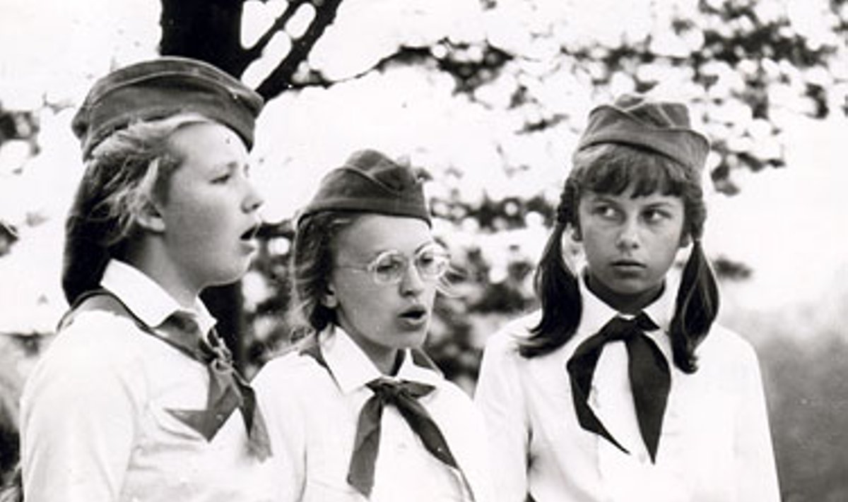 Sovietin Mokykla Su Talkomis Kol kiuose Be Auskar Bet Gana Auk to sovietin-mokykla-su-talkomis-kol-kiuose-be-auskar-bet-gana-auk-to