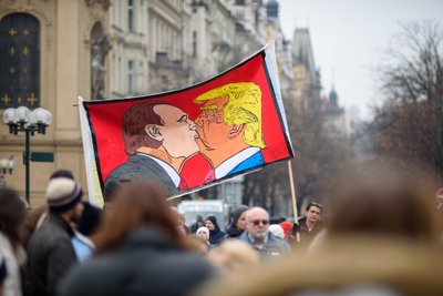 Ukrainos palaikymo akcija Čekijoje, Putino ir Trumpo plakatas