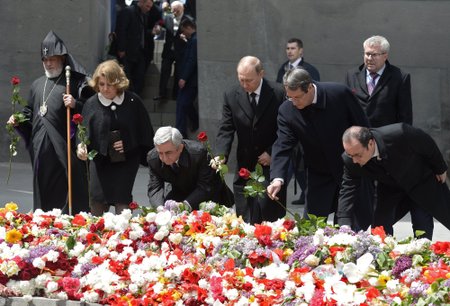 Vladimiras Putinas, Francois Hollande'as, Serge Sarkisianas