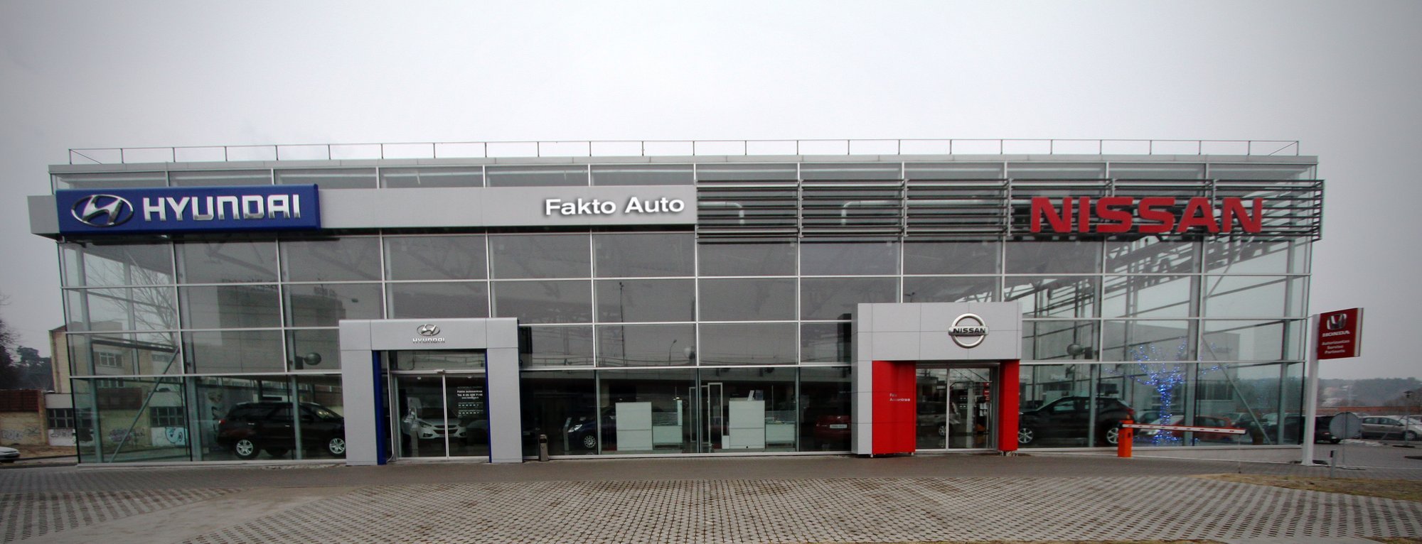 Vilniuje duris atvėrė naujas „Hyundai“ automobilių centras - Delfi auto