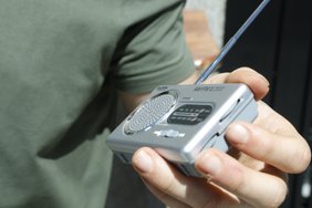 Po masinio elektros dingimo – pamoka ispanams: reikia žvakių, grynųjų ir radijo imtuvų