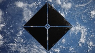 Kosmose išskleista lietuvių kompanijos „NanoAvionics“ specialiai NASA sukurta saulės burė