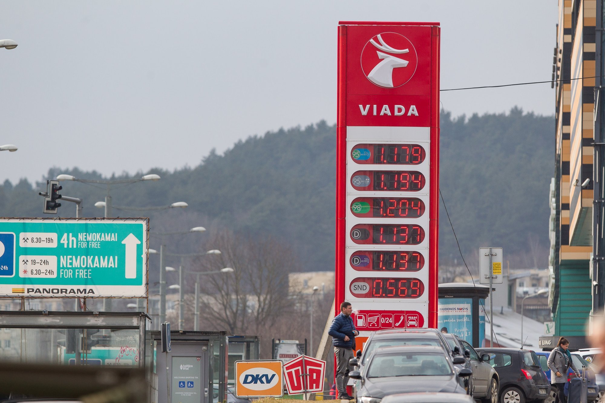 Vyriausybinė komisija nenustatė degalinių tinklo „Viada“ grėsmės ...