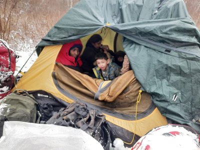 Drama Varėnos miškuose: sprendžiama, ką daryti su miške rasta migrantų grupe, kurioje – net šeši mažamečiai