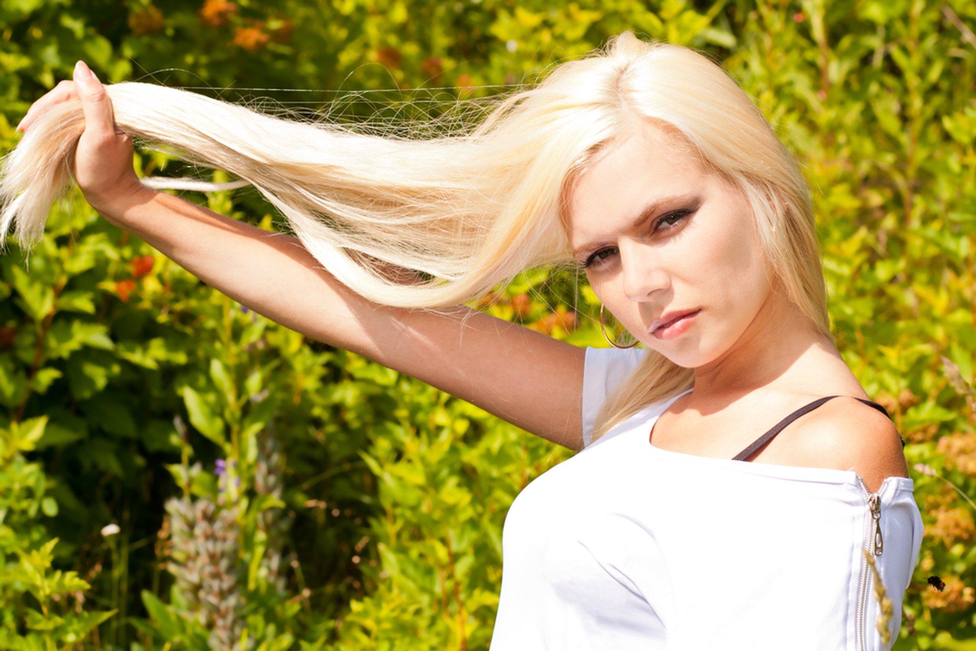 Девушка натуральная блондинка. Блондинки с карими глазами. Красивый блонд. Джиджи хадид блондинка. Кассандра келли платиновая блондинка.