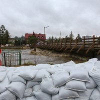 Centrinėje Europoje dėl potvynių evakuojami žmonės: Lenkijoje vanduo prasiveržė pro užtvanką, Rumunijoje nuskendo 5 žmonės