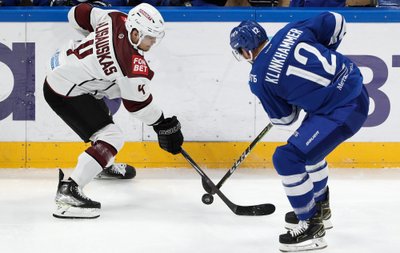 Nerijus Ališauskas (kairėje) KHL čempionate