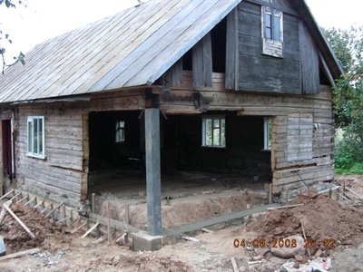 Sutrešusi sodyba virto jaukiais namais