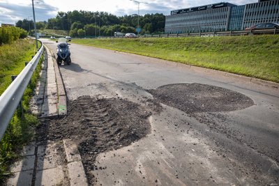 Vilniečiai skundžiasi duobėtomis sostinės gatvėmis ir remonto darbų kokybe