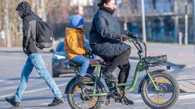 Ne pravalgyti, o investuoti: ekspertai patarė, kur verta nukreipti vaiko pinigus